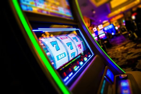 Red/black bet on Lightning Roulette showing 1:1 payout
